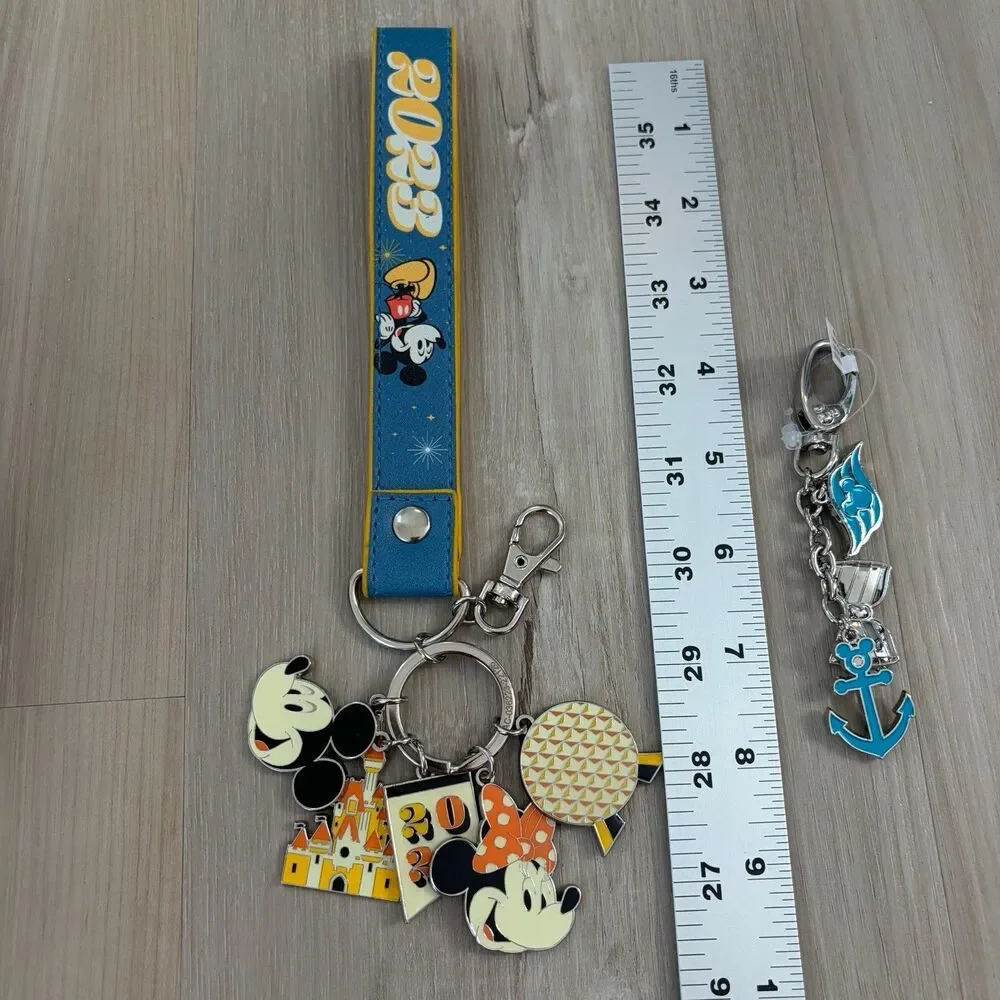 Disney Lanyard w/ Assorted Disney Keychains 2023 Disney World Mickey Mouse